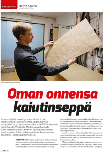 Hyvät ystävät esillä oleva kuva ei ole mikä tahansa kuva, vaan hyvin erityinen kaiutinrakentajalle. Kyseessä on eräs pieni järvi syntymäkotini takamailla, jonne ennen metsäautoteitä mentiin kävellen, useamman kilometrin matka oli taivallettavana.  Siellä on edelleen paikka jossa ihmisen yhden elämän mittakaavassa ei juuri muutoksia näe, koska ollaan nykyisin suojelualueella. Luonto jatkaa siellä sitä omaa elämän kiertokulkua, jonka ihmisen olisi hyvä ymmärtää ja sitä kunnioittaa.  Muistoja on sieltä paljon kertynyt vuosikymmenien aikana, niin kala kuin metsäreissuilta. Tämän järven taakse olen tähynnyt aika monta kertaa elämäni aikana nöyrin mielin. Kerran maisema oli ikuistetun kuvan näköinen, jolloin onneksi oli kamera mukana.  “Perusasioista on hyvä rakentua elämän tukipilarit ja metsän tuoksu on minulle tärkeä sellainen.”  Harrin Kaiutin / Harri Isoniemi