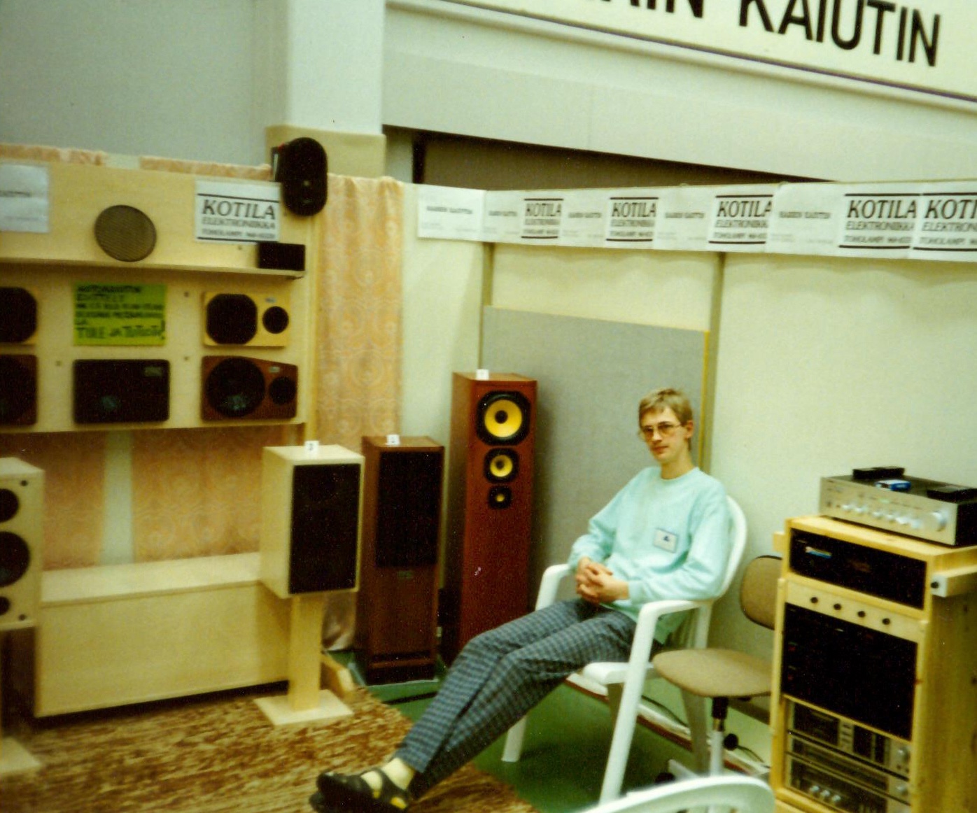 Messut Kotila Elektroniikka-Harrin Kaiutin 1989-rajattu Messut Kotila Elektroniikka-Harrin Kaiutin 1989-rajattu